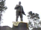 Переплавить памятник рабочие не дали, вместо этого его спрятали, и с тех пор более 40 лет он хранился в сарае одного из рабочих, пока его не реставрировали в 2000 году