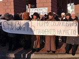 Несколько десятков участковых педиатров Ижевска в субботу вышли на пикет, требуя снижения рабочей нагрузки и доплаты за сверхурочный труд