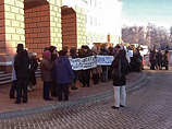 Представитель МВД по Удмуртии сообщил журналистам, что в пикете приняли участие 50 человек, организаторы мероприятия сообщили о 70 участниках