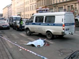 Полицейские Санкт-Петербурга задержали приезжего из Средней Азии, которого подозревают в резонансном убийстве, произошедшем в ходе массовой драки возле Сенного рынка. Там смертельные ножевые ранения получил выходец из Кабардино-Балкарии