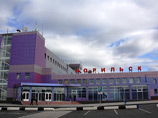 ЧП с воздушным судном ОАО "Авиакомпания "Таймыр" случилось около восьми утра по местному времени, когда лайнер остановился на стоянке воздушной гавани и готовился к высадке пассажиров