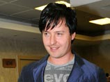 Певца Виталия Грачева, известного как Витас, на которого завели уже два уголовных дела, лишили водительских прав на 1,5 года после ДТП на ВВЦ. Причиной стал отказ от медосвидетельствования после аварии