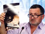 На пресс-конференции в РИА "Новости" Абдулбаки Тодашев, сотрудник мэрии Грозного, обвинил спецслужбы США в намеренном уничтожении его сына, который, по его словам, к теракту в Бостоне, братьям Царнаевым и вообще исламистам никакого отношения не имел