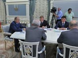 Несмотря на выявленные грубые нарушения во время сдачи ЕГЭ в этом году, обсуждать эту тему в период проведения школьных экзаменов неправильно, объявил президент России Владимир Путин