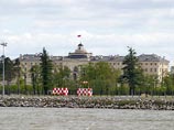 Встреча была "скоропостижной", пишет "МК": от президента Сердюков поехал прямо в аэропорт, не задержавшись в городе "ни секунды". По данным издания, уезжал Сердюков в неплохом расположении духа