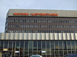 Американец, чей паспорт власти США аннулировали, по-прежнему находится в транзитной зоне аэропорта