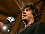 Британский писатель Нил Гейман стал автором самой популярной в Британии книги в этом году, его современное фэнтези "Океан в конце дороги" ("The Ocean at the End of the Lane") названо книгой года по версии Национальной книжной премии Великобритании