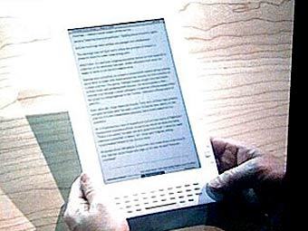 Amazon Kindle DX.    engadget.com