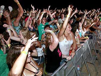  .    schoolies.org.au