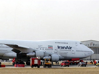  "-747".   AFP.