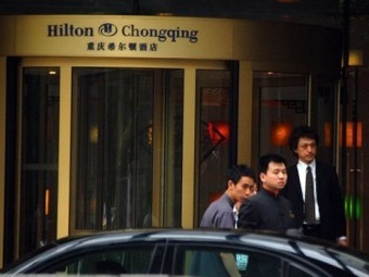Во время полицейской операции у отеля Hilton. Фото ©AFP