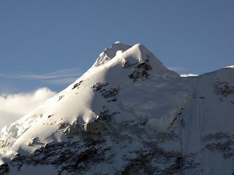 Вершина Барунцзе. Фото с сайта asian-trekking.com