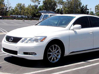 Lexus GS-300.    autospecifications.org
