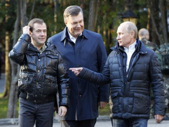 Дмитрий Медведев, Виктор Янукович и Владимир Путин. Фото ©AFP