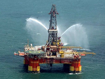 Иранская нефтедобывающая платформа в Каспийском море. Фото ©AFP