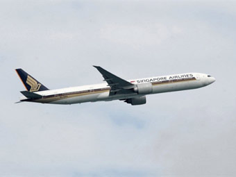C Singapore Airlines.   AFP
