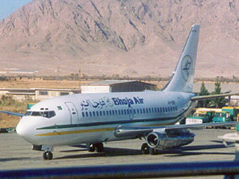Boeing 737  Bhoja Air.    historyofpia.com