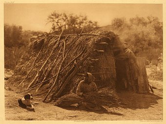 Жанщиня племени Кумеяай, 1926 год. Фото Edward Curtis