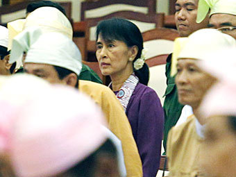 Аун Сан Су Чжи на заседании парламента. Фото Reuters