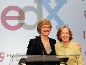 Президент Гарварда Дрю Фауст и президент MIT Сьюзан Хокфилд на презентации проекта edX. Фото edX/Allegra Boverman