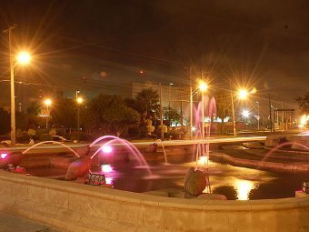 Ночной Нуэво-Ларедо. Фото NellBlack99 с wikipedia.org