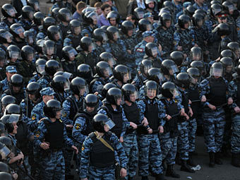 Сотрудники правоохранительных органов во время "Марша миллионов" на Болотной площади. Фото РИА Новости, Александр Уткин