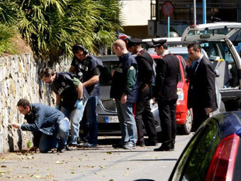 Полиция на месте покушения на Роберто Адинольфи. Фото ©AFP