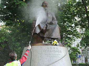 Памятник Абаю Кунанбаеву. Фото РИА Новости, Илья Питалев