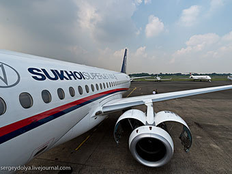 Sukhoi SuperJet-100 в Индонезии. Фото Сергея Доли
