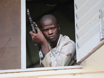 Боец малийской хунты. Фото Reuters