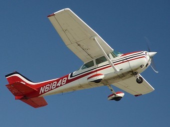 Cessna 172.   Intersofia  wikipedia.org 