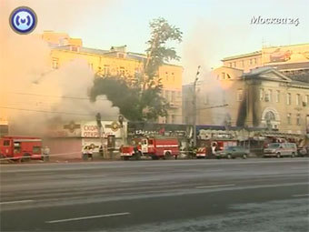 Пожар на Зубовском бульваре в Москве. Фото @zlatok