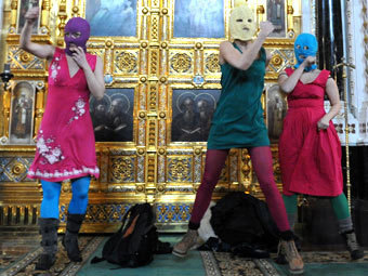 Pussy Riot в Храме Христа Спасителя. Фото ИТАР-ТАСС, Митя Алешковский