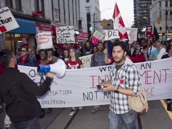 Акция в поддержку квебекских студентов в Торонто 5 июня. Фото ©AFP