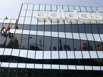  Adidas  .  Reuters