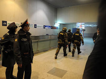Полиция и ФСБ в "Домодедово". Фото ©AFP