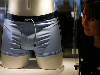 Плавки Дэниэла Крейга для роли Джеймса Бонда на аукционе Christie's. Фото Reuters 